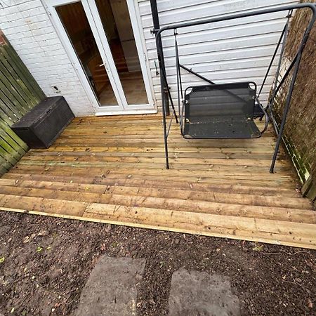 Cosy Brighouse 3 Bed House-Great For Contractors Apartman Kültér fotó