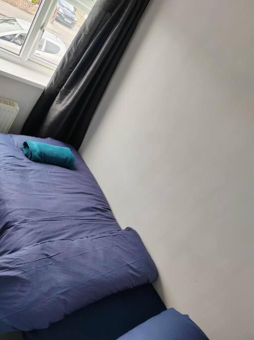 Cosy Brighouse 3 Bed House-Great For Contractors Apartman Kültér fotó