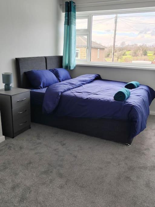 Cosy Brighouse 3 Bed House-Great For Contractors Apartman Kültér fotó
