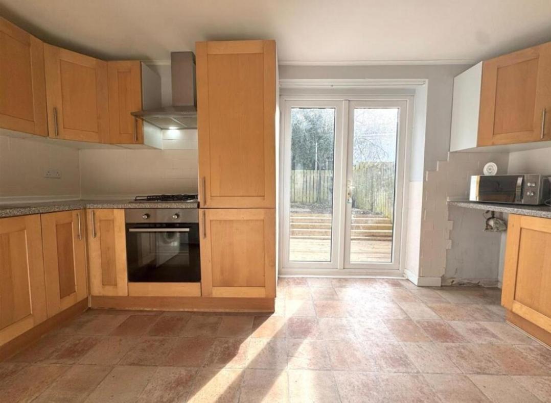 Cosy Brighouse 3 Bed House-Great For Contractors Apartman Kültér fotó