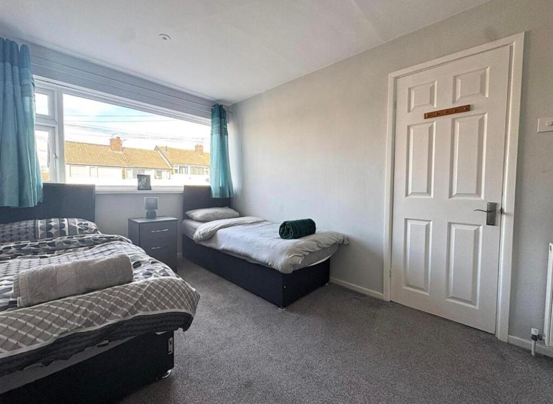 Cosy Brighouse 3 Bed House-Great For Contractors Apartman Kültér fotó