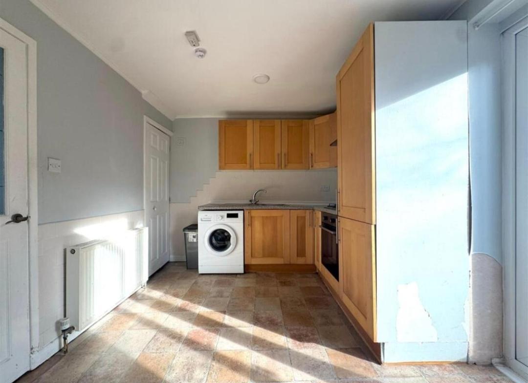 Cosy Brighouse 3 Bed House-Great For Contractors Apartman Kültér fotó