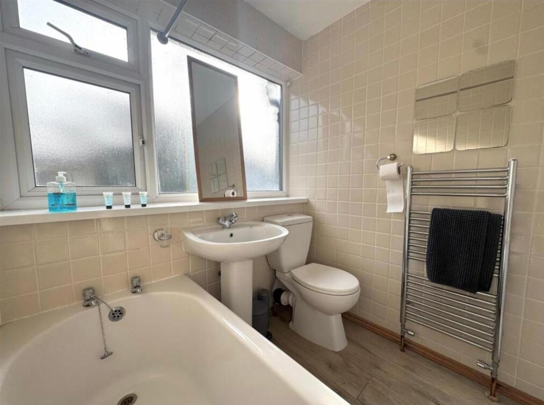 Cosy Brighouse 3 Bed House-Great For Contractors Apartman Kültér fotó